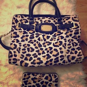 Michael Kors bag/wallet set!